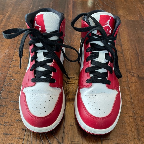 Nike Air Jordan Retro High OG Chicago size 5Y Red